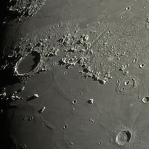 Plato-Momtes Alpes-Aristillus am 06-04-25 um 21_48 MESZ mit STF7 + ASI 178MC  Webversion.jpg