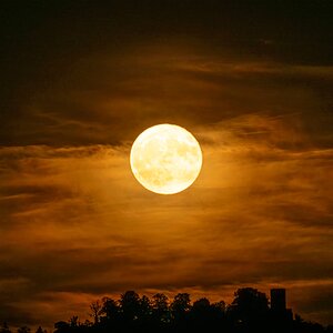 Mond über Yburg.jpg