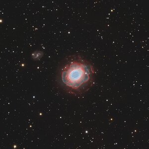 M57 mit den äußeren Schalen