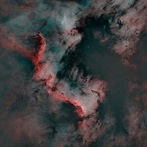 Die große Wand in NGC7000 ohne Sterne in Forax HOO