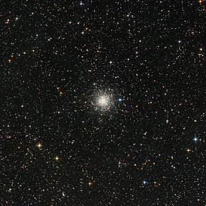 M56 - Ein weit entfernter Haufen in der Leier