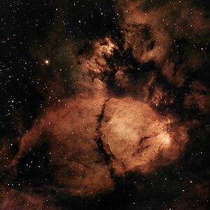 NGC_896_859_Fits_a_20s_ISO_1000_Antila_Triband_SQM_18.5_Bortle_9 Kopie.jpg