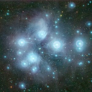 M45 mit Gruselhalos