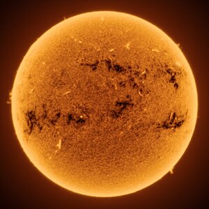 2026-01-24-1058_9-U-L-Sun_Halpha_lapl4_ap1035_Drizzle15_ImPPG-Bearbeitet-Bearbeitet.jpg