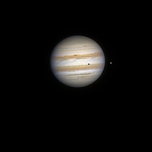 Jupiter mit Io und seinem Schattenwurf