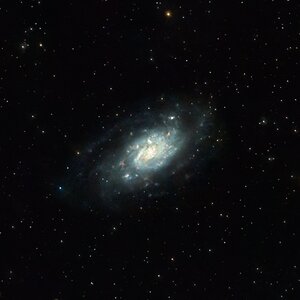 NGC_2403_57x45s_1640x30s_ISO_500_Antila_Triband_SQM_19.0_Bortle_8-RGB-session_1-St Kopie.jpg