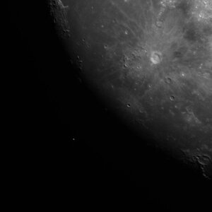 Regulus + Mond