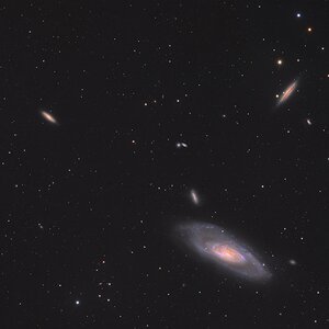 M106 im Galaxiewirrwarr
