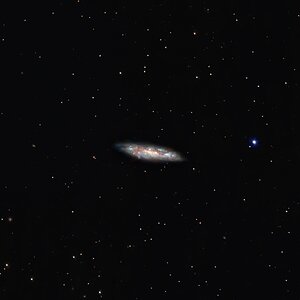M108_17_53h_2104x30s_ISO_500_Antlia_SQM_18.9_Bortle_8 Kopie.jpg