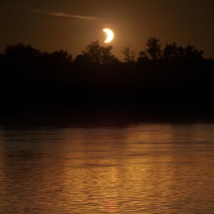 Sonnenfinsternis am Rhein