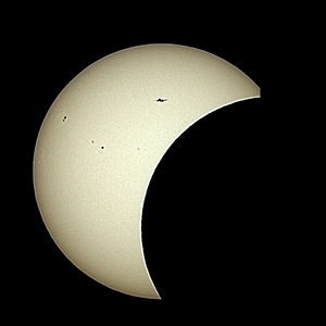 Sonnenfinsternis mit Flugzeugtransit