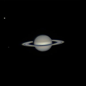 Saturn am 29.08. mit Titan und Enceladus