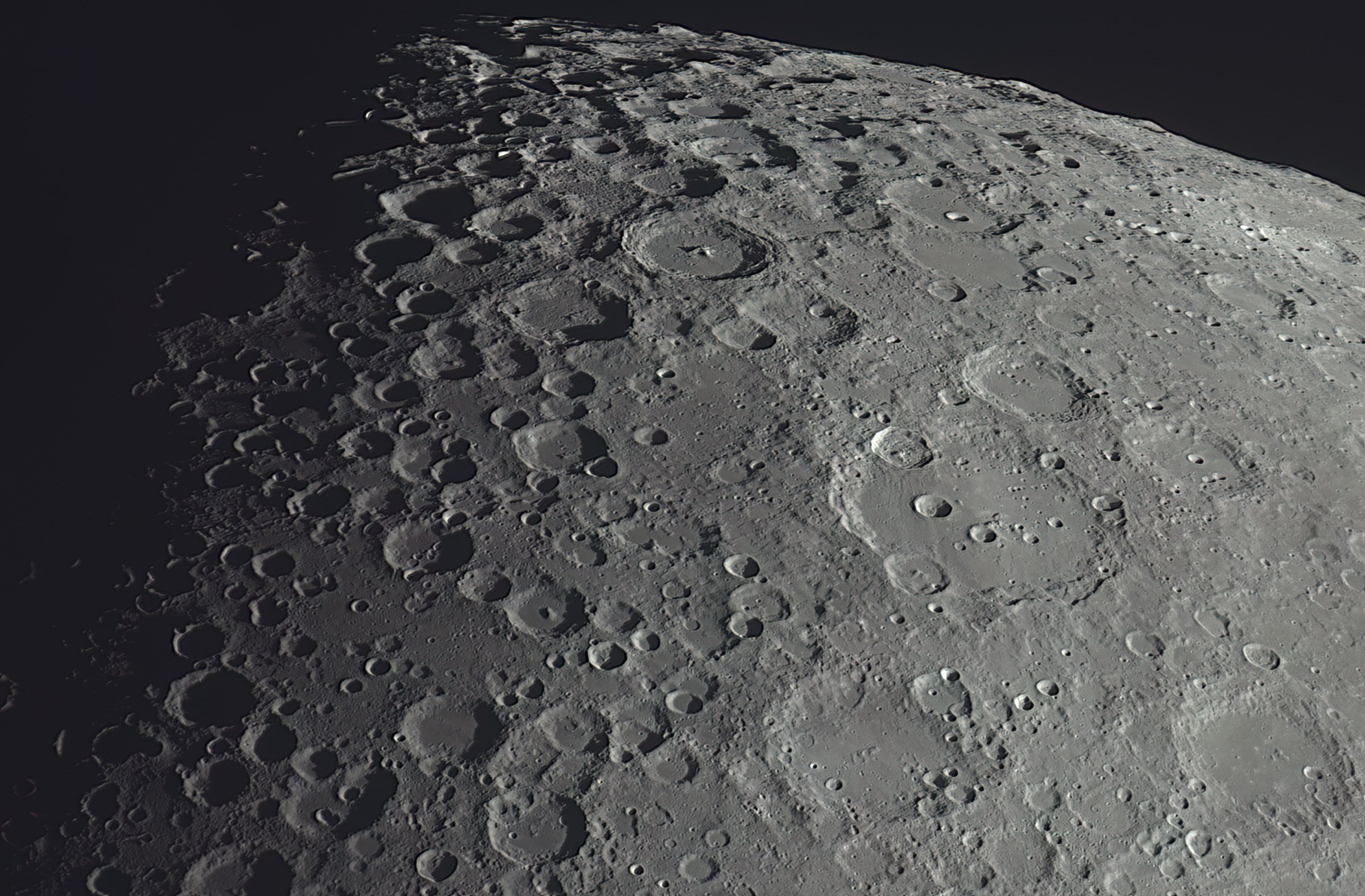 03_00_10_Mond_Clavius.jpg