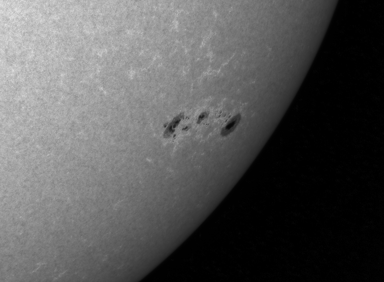 2023-06-03-1458_9-MF-L-Sun_ZWO ASI120MM-S_Gain=33_Exposure=.2ms_Gamma=50(off)_pss_f100_p10_b48...jpg