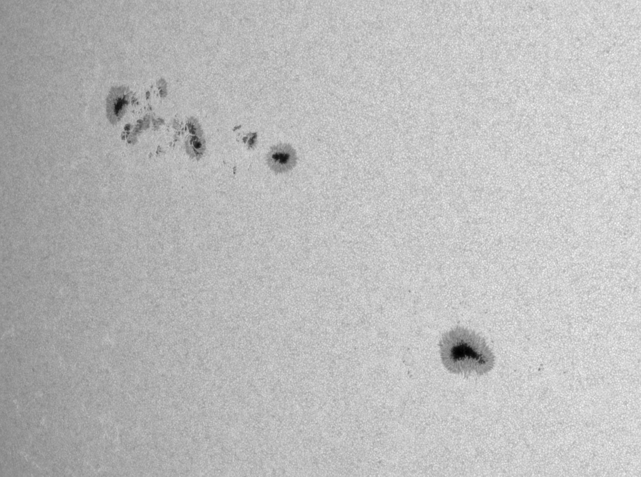 2023-06-03-1515_2-MF-L-Sun_ZWO ASI120MM-S_Gain=8_Exposure=.1ms_Gamma=14(off)_pss_f100_p10_b48_...jpg