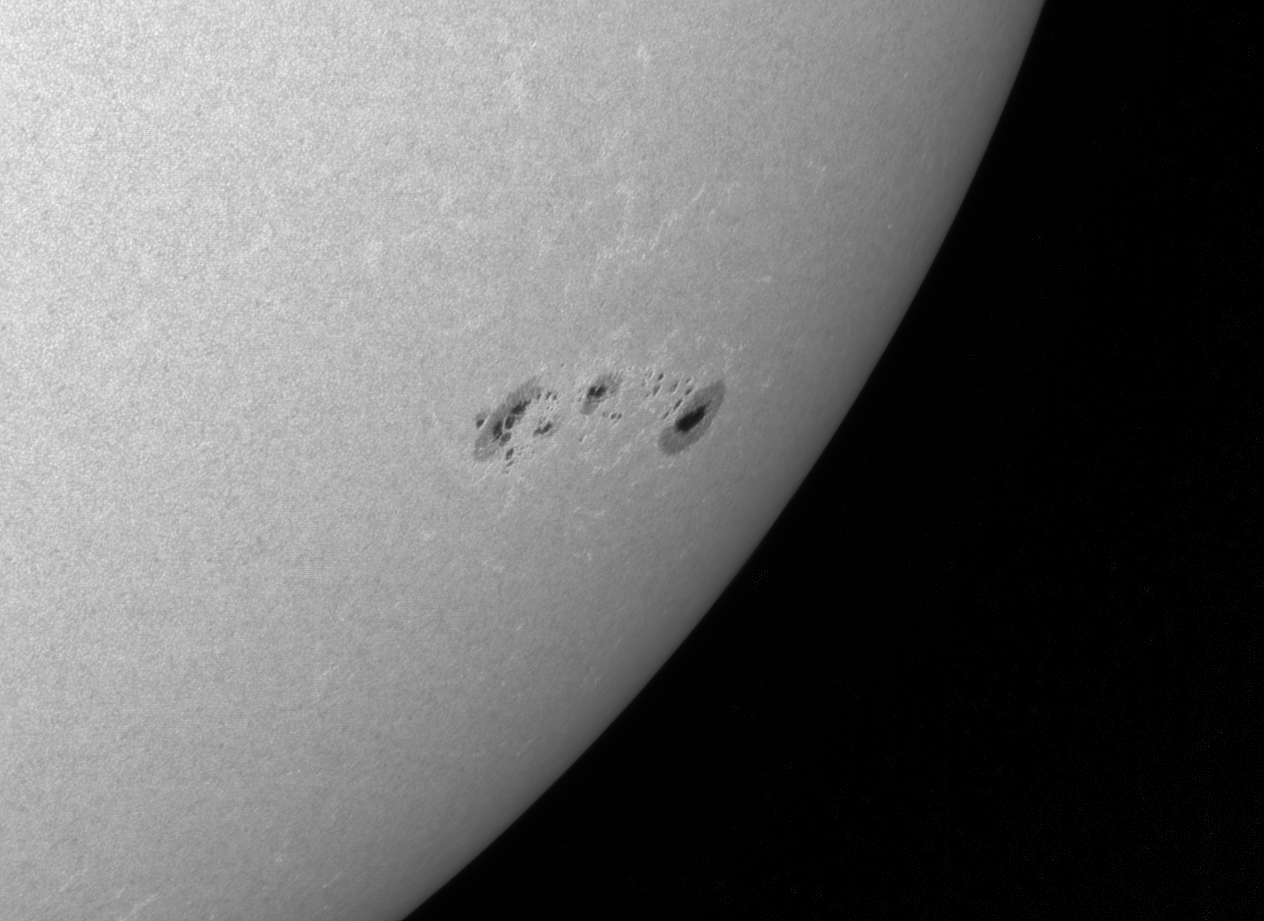 2023-06-03-1517_9-MF-L-Sun_ZWO ASI120MM-S_Gain=8_Exposure=.1ms_Gamma=14(off)_pss_f100_p10_b48_...jpg