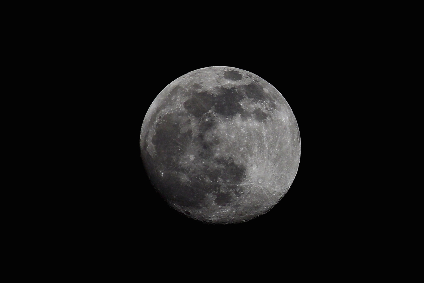 98% Mond am 4.4.23 mit 300 mm Tele