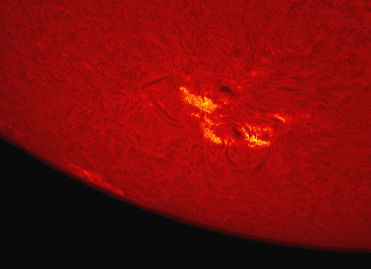 AR 2887 im H-Alphalicht am 2021-10-24 um 12-20 MESZ    forum.jpg