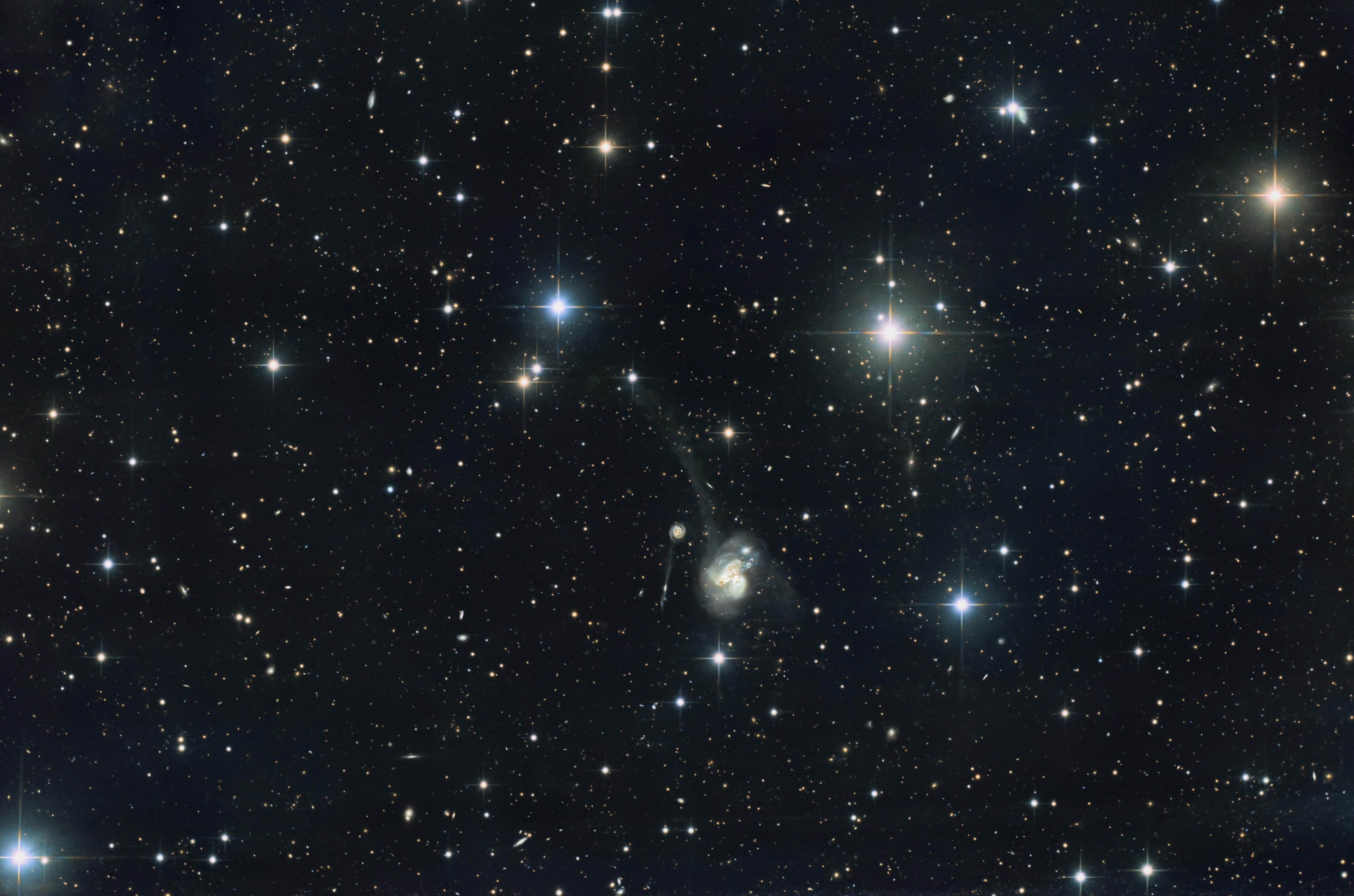 Arp 296 und Arp 299 - widefield - Gotthard Stuhm.jpg