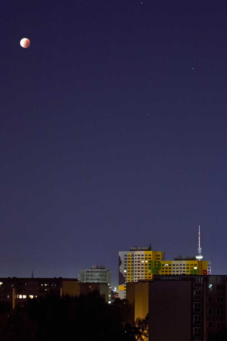 Blutmond über Berlin
