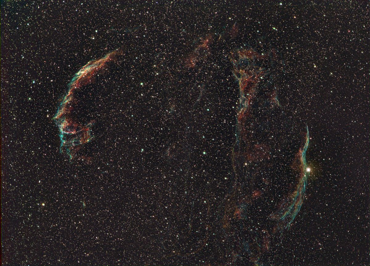 Cirrus_Hubble_-60°_klein.jpg