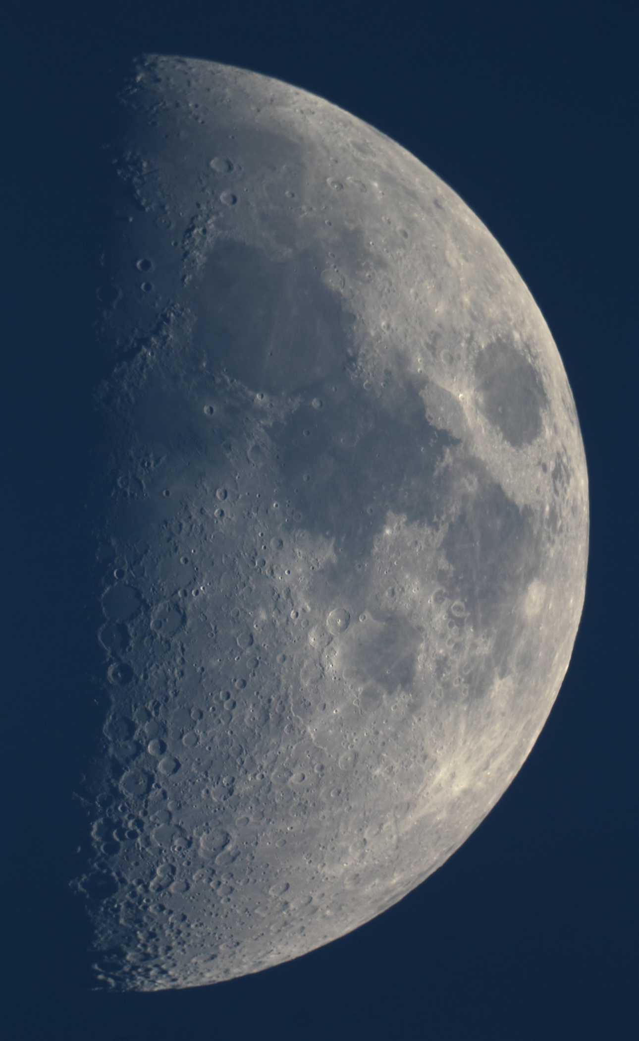 Der Mond - sonst nichts