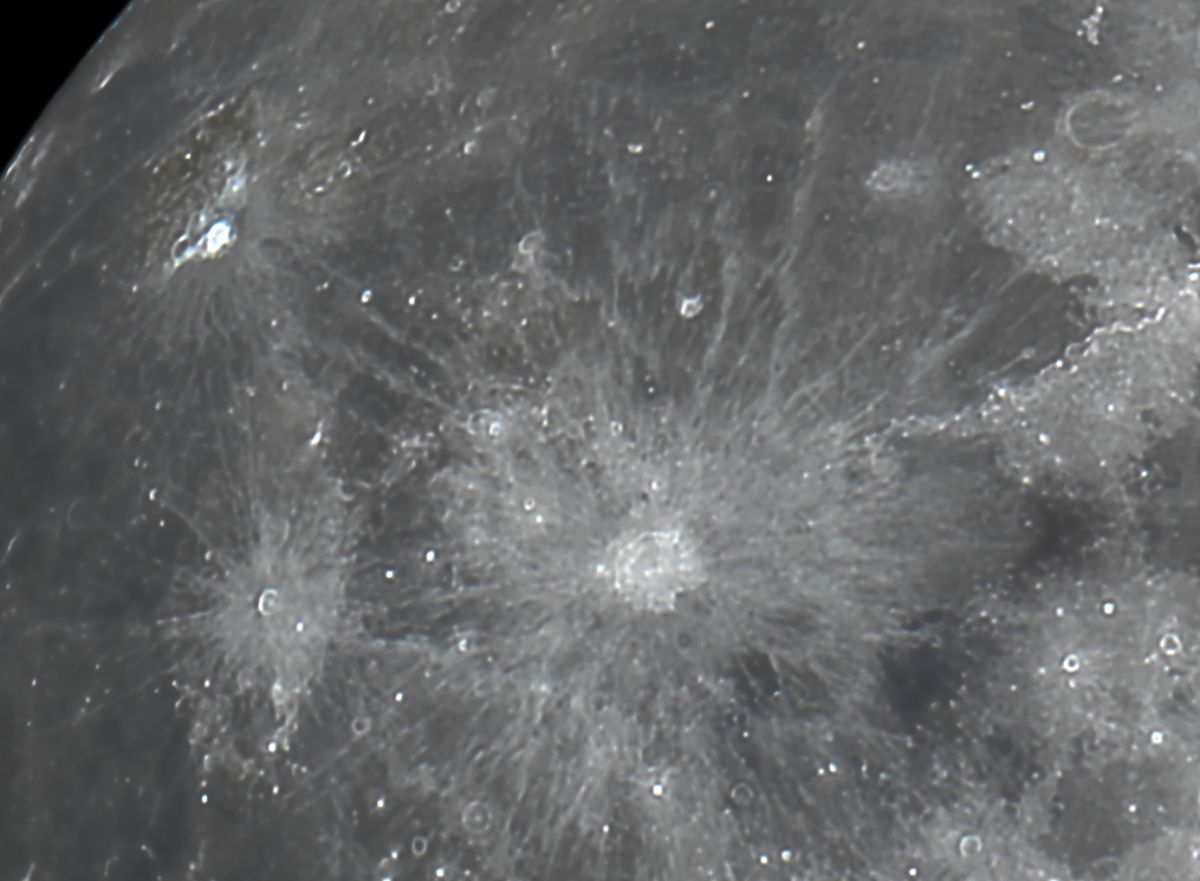 Farbfoto vom Kopernikus im Vollmond