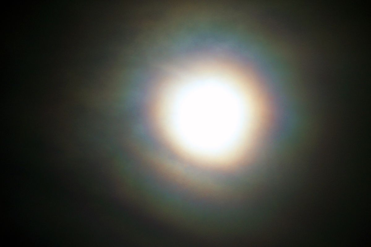 Farbige Wolken im Mondlicht 1.jpg