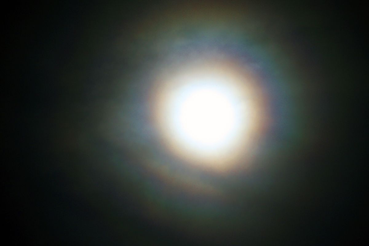 Farbige Wolken im Mondlicht 2.jpg