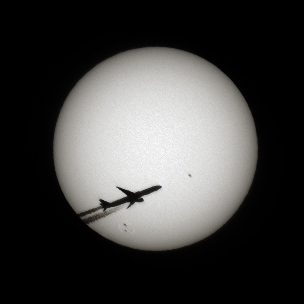 Flugzeug vor der Sonne - TS 60 - ASI 178MC - 24-10-21 -- forum.jpg