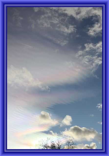 irisierende Wolke mit Rahmen.jpg