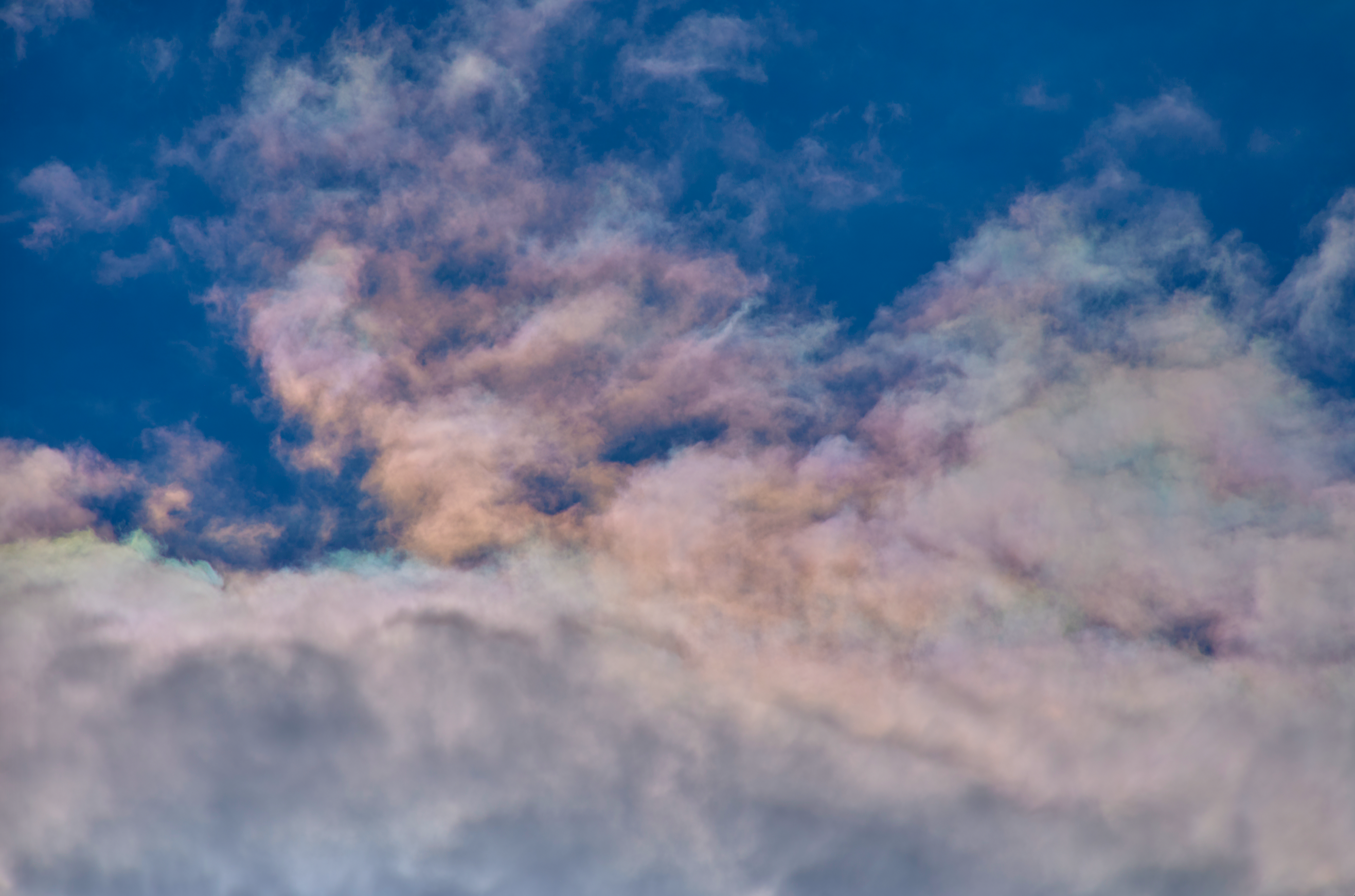 irisierende wolken