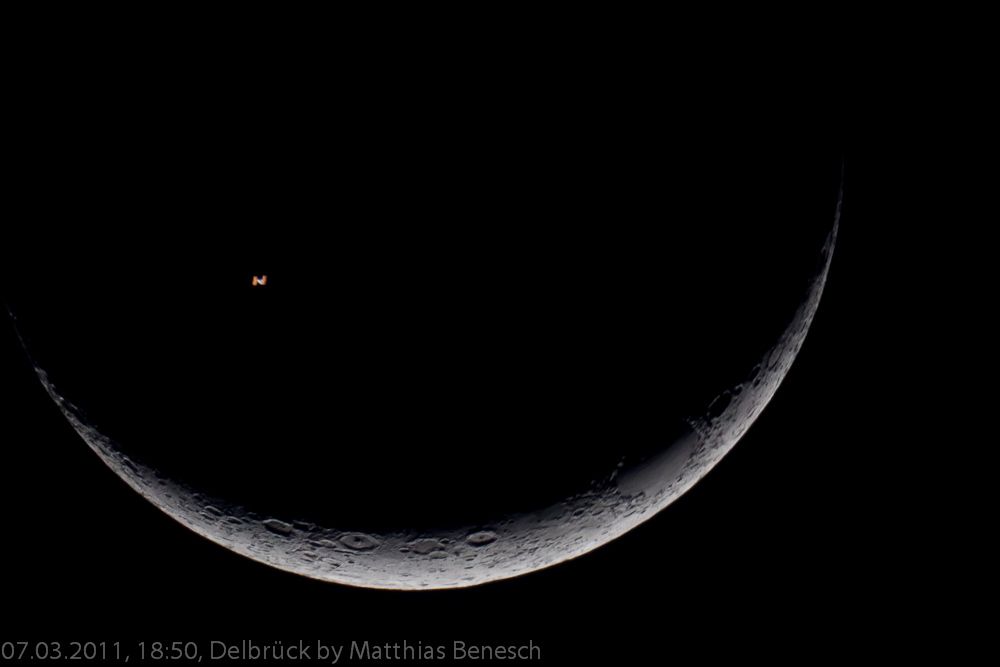ISS vorm Mond