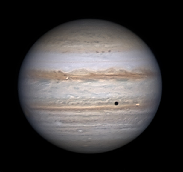 Jupiter Mond Io mit Schattenwurf