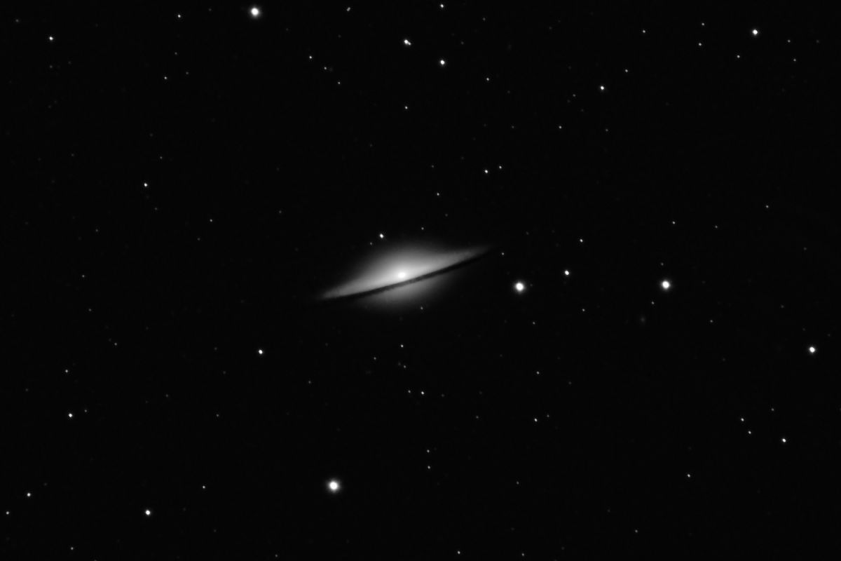 M 104