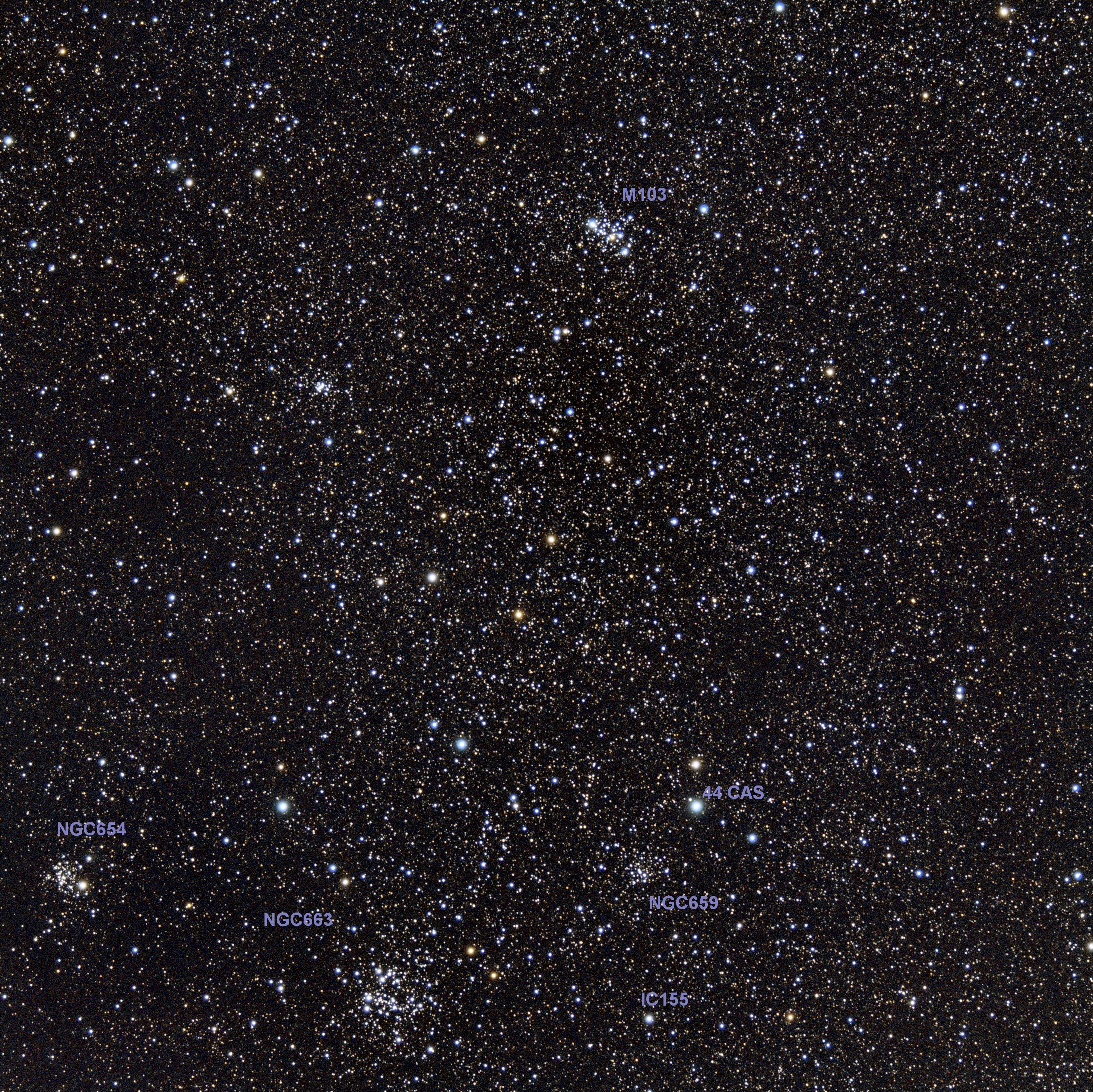 M103/NGC 581, C10/NGC663 („Rasenmäher-Haufen“), NGC 654, NGC 659, cas 44 und IC 155