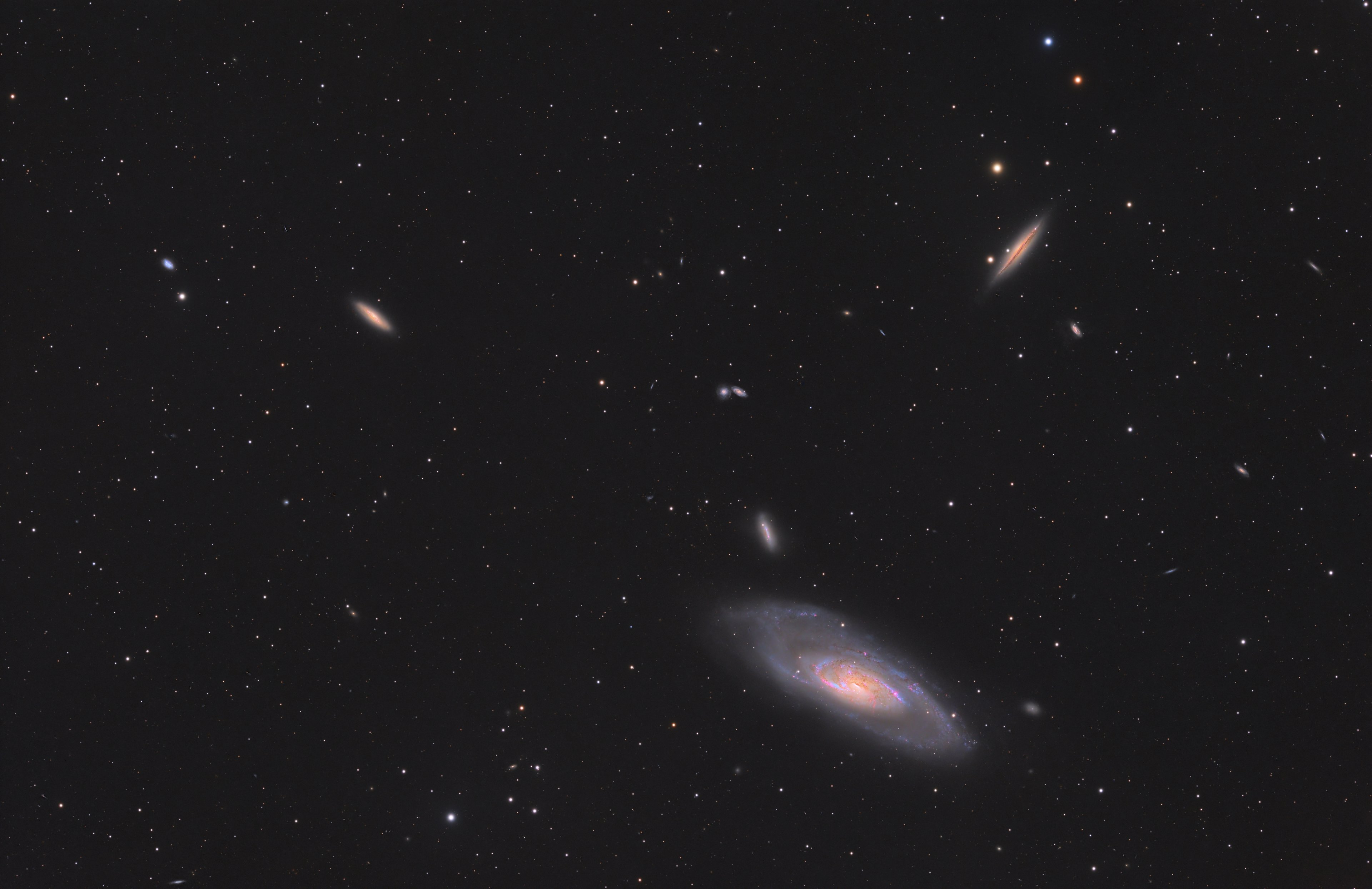 M106 im Galaxiewirrwarr