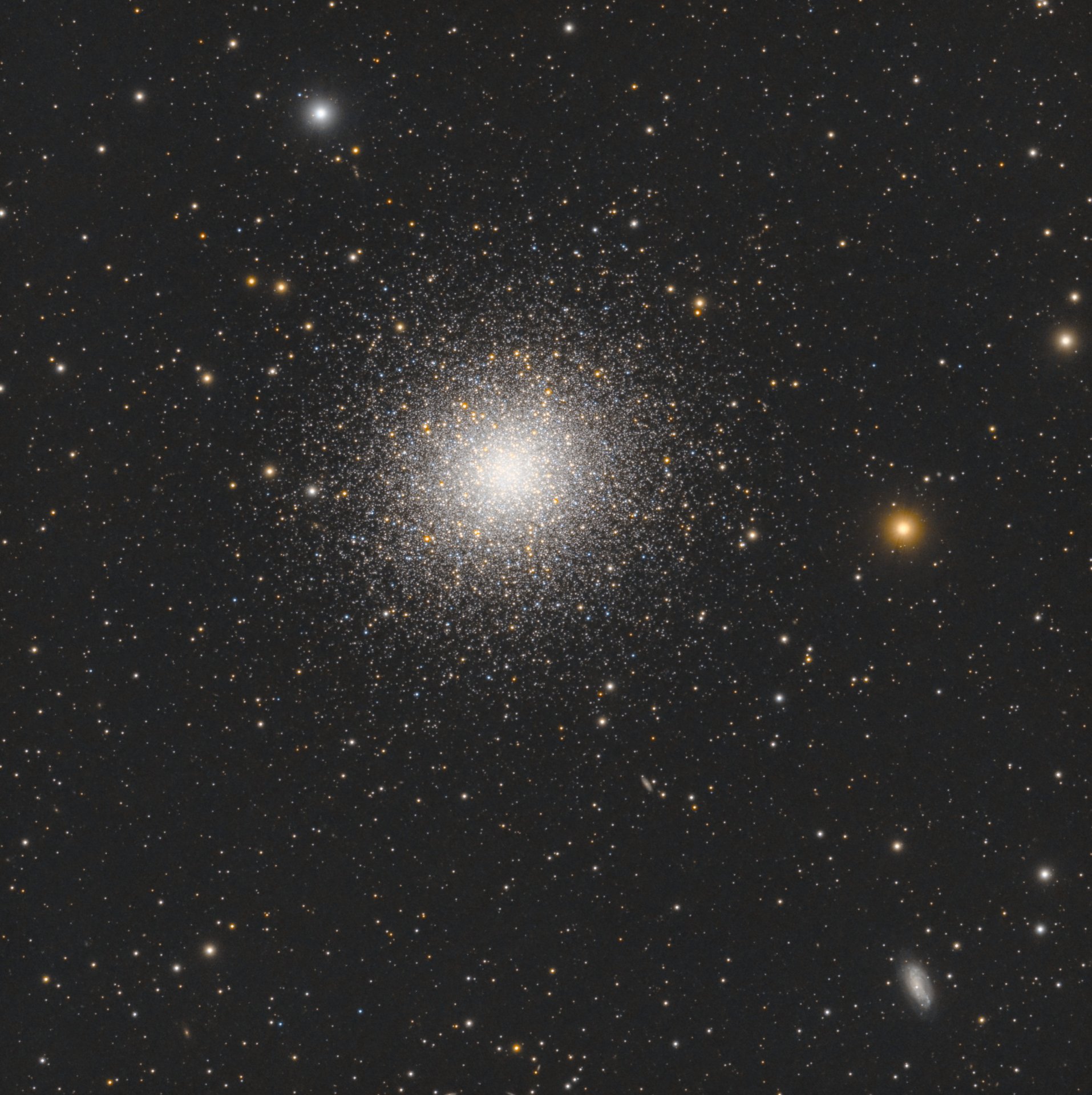 M13, der große Kugelsternhaufen im Herkules