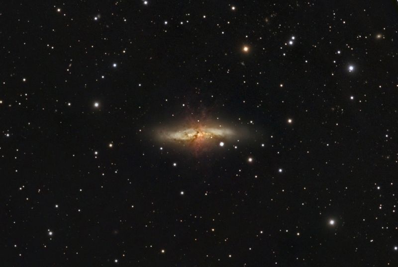 M82_L-RGB_a.jpg