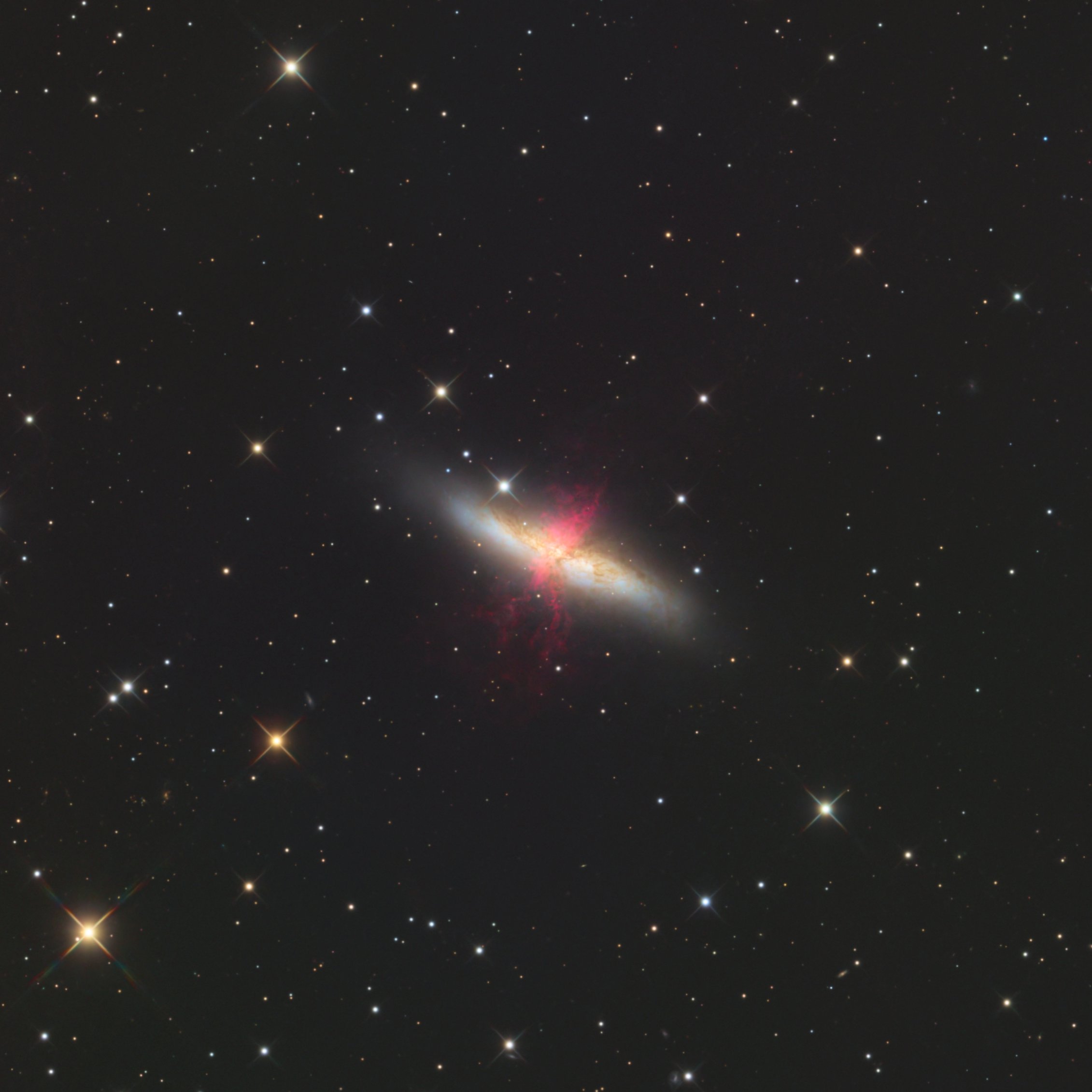 M82_LrgbHa.jpg