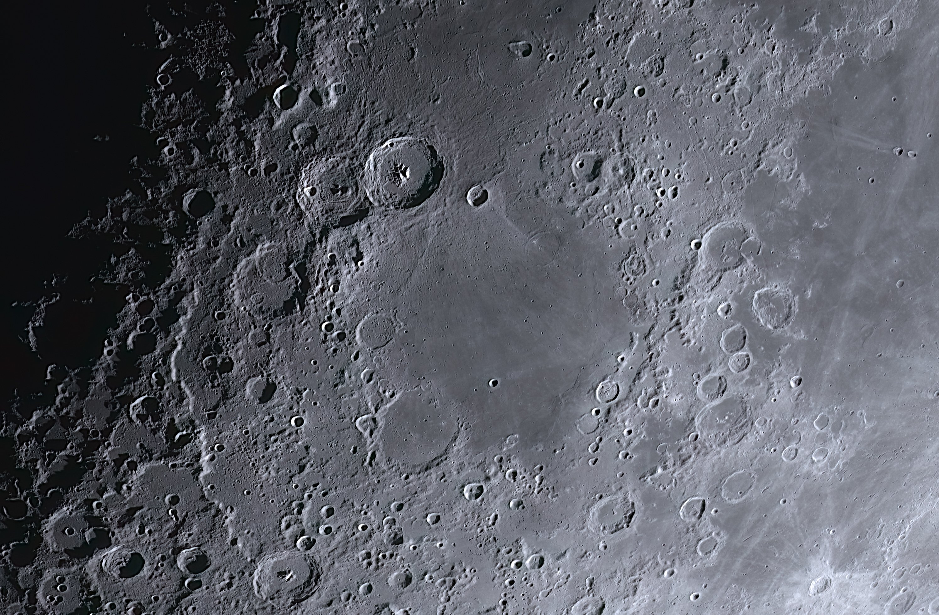 Mare Nectaris, Rupes Altai