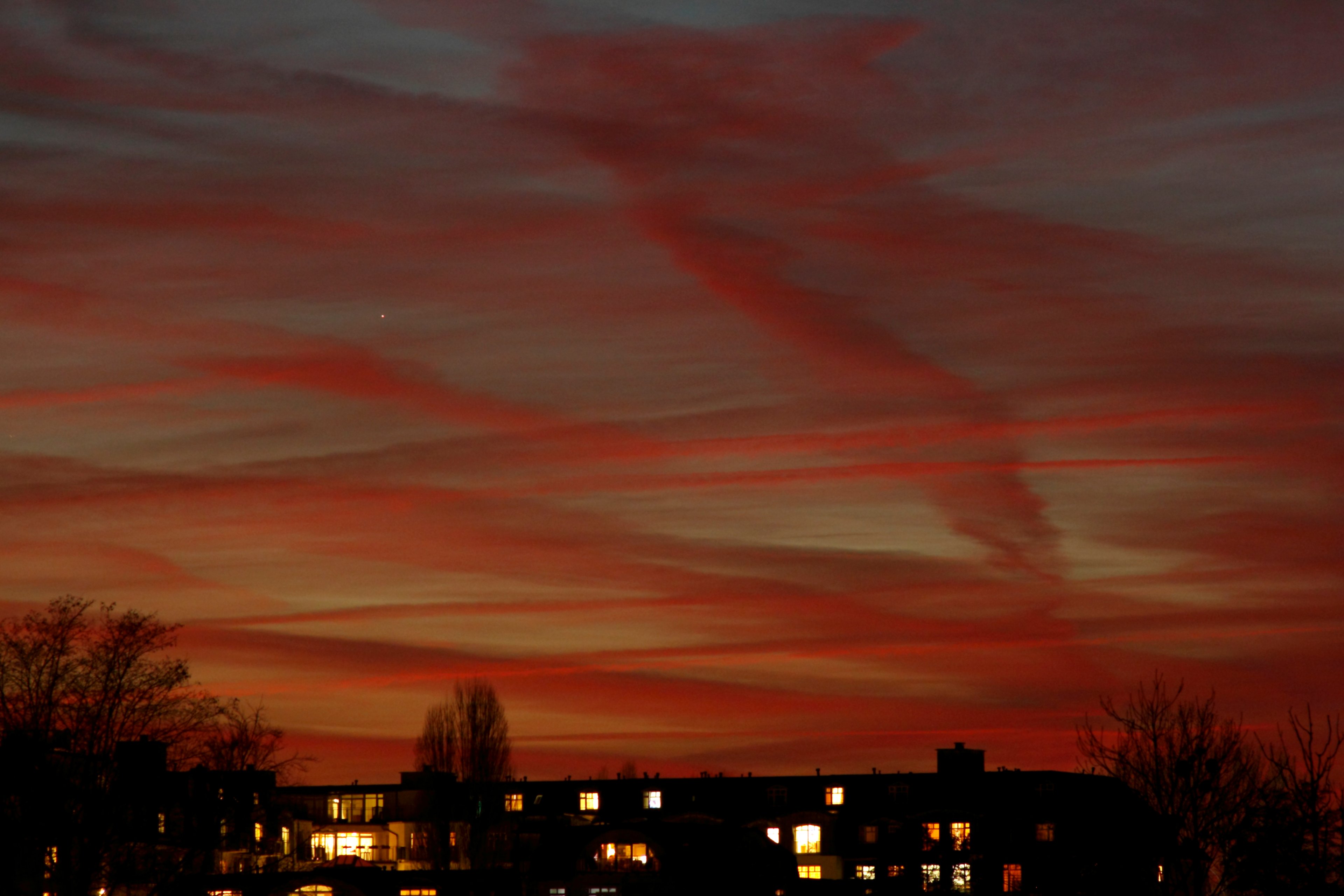 Merkur am roten Abendhimmel