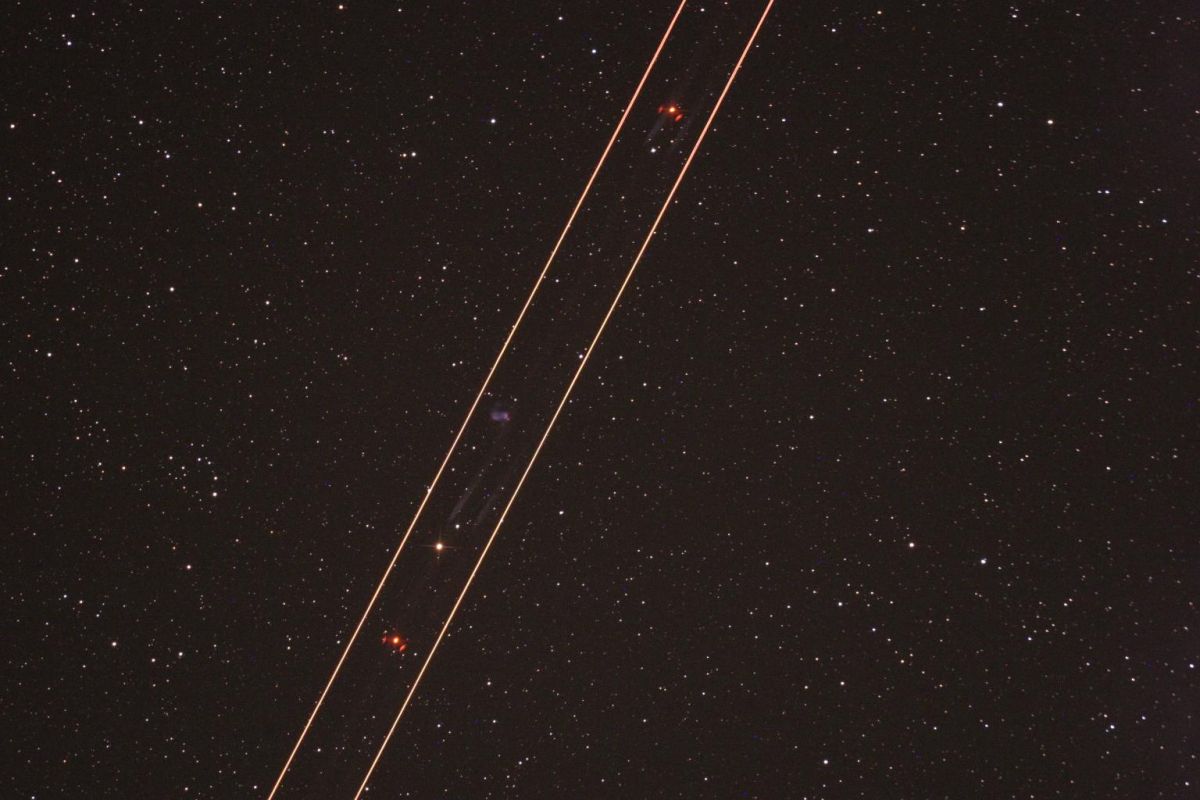 Messier 76 mit Flugzeug