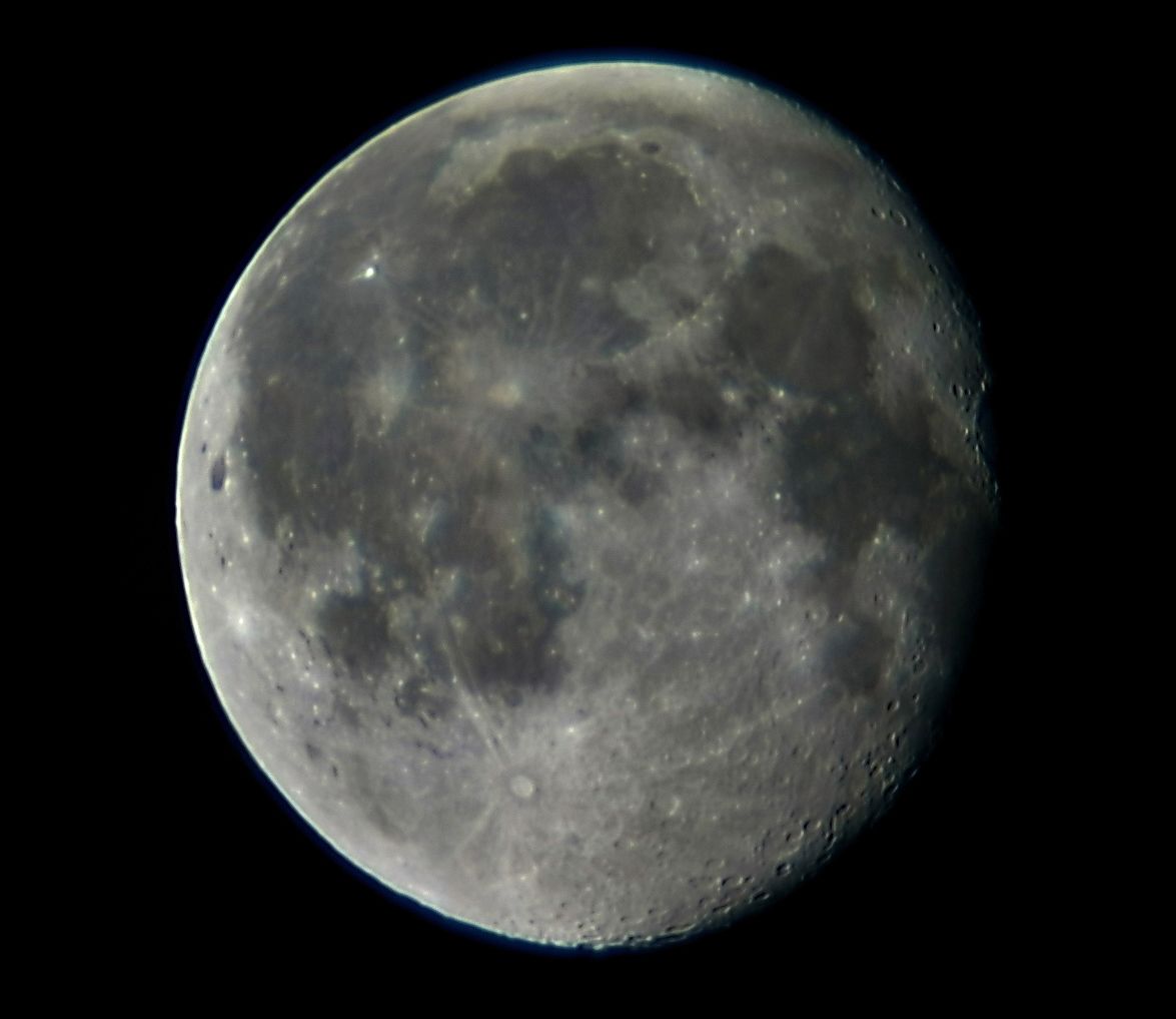 Mond am 15.10.2011/ 00:55 Uhr