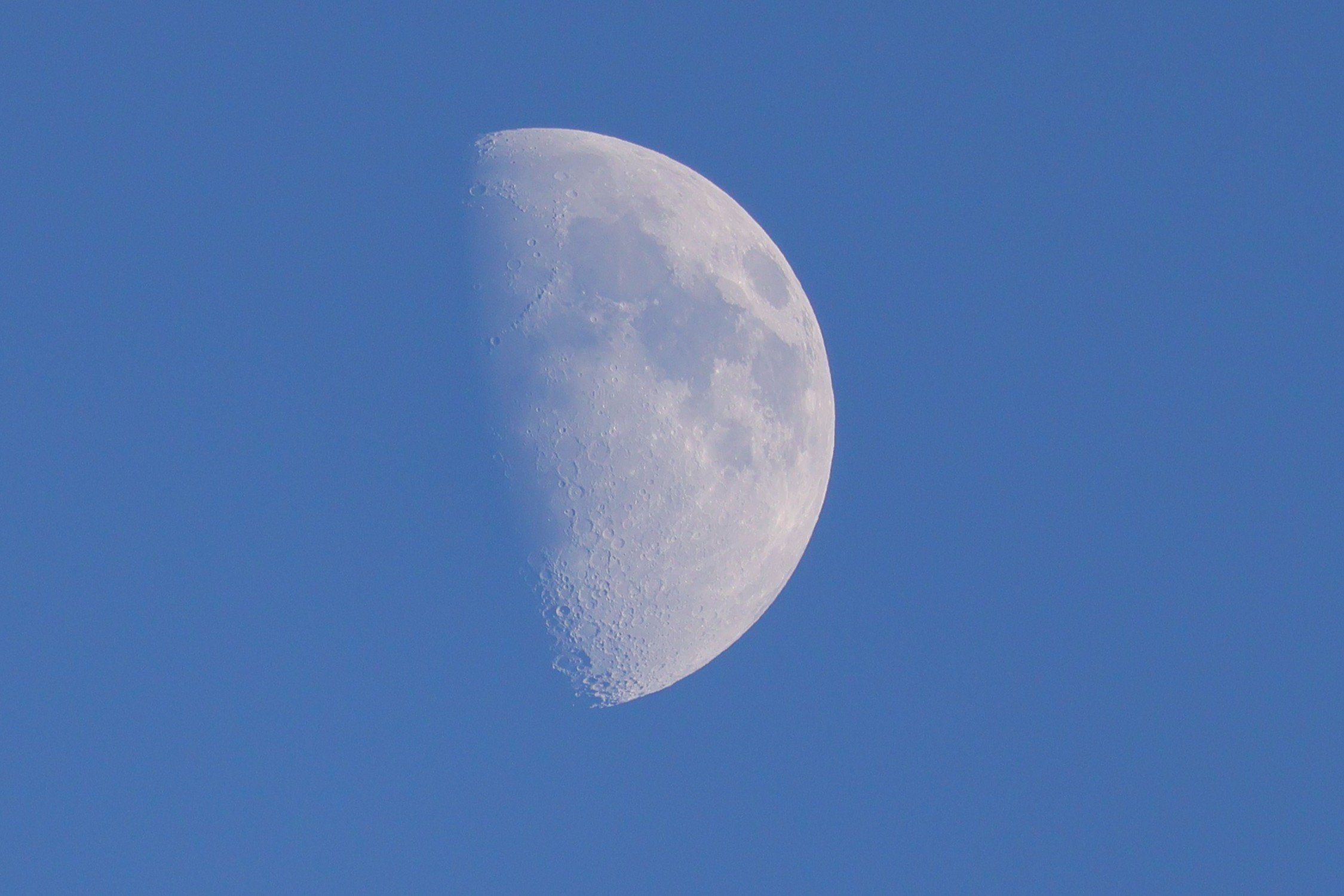 Mond am Tag