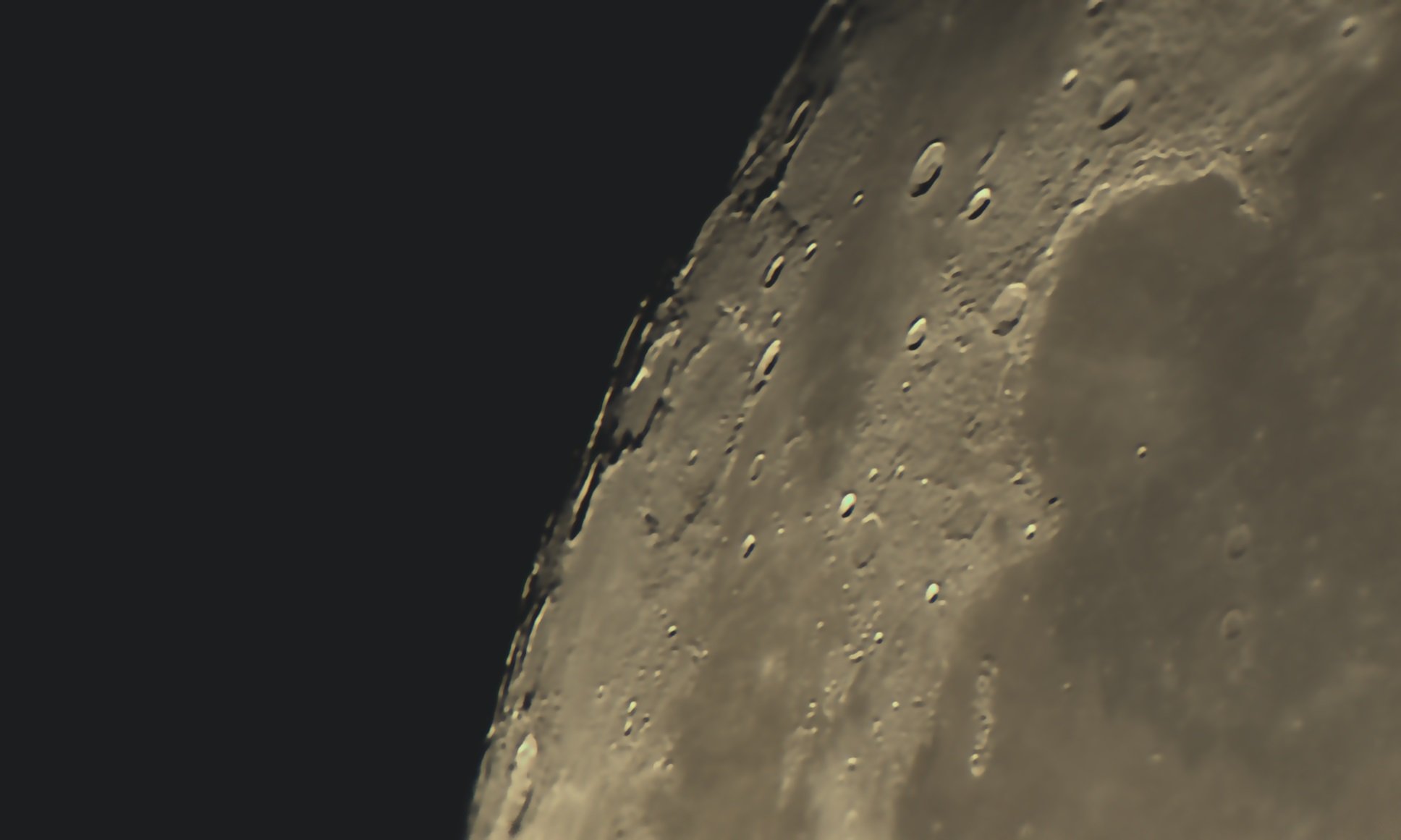 Mond gestern Abend mit Vixen FL80S