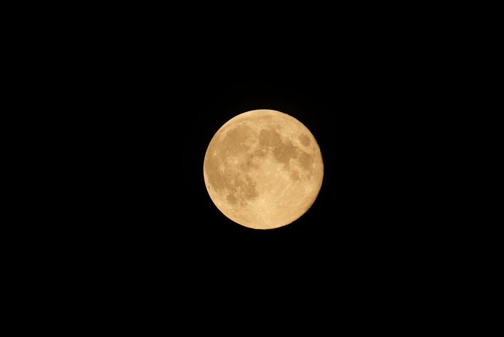 Mond in der Abenddämmerung am 15.7.2011