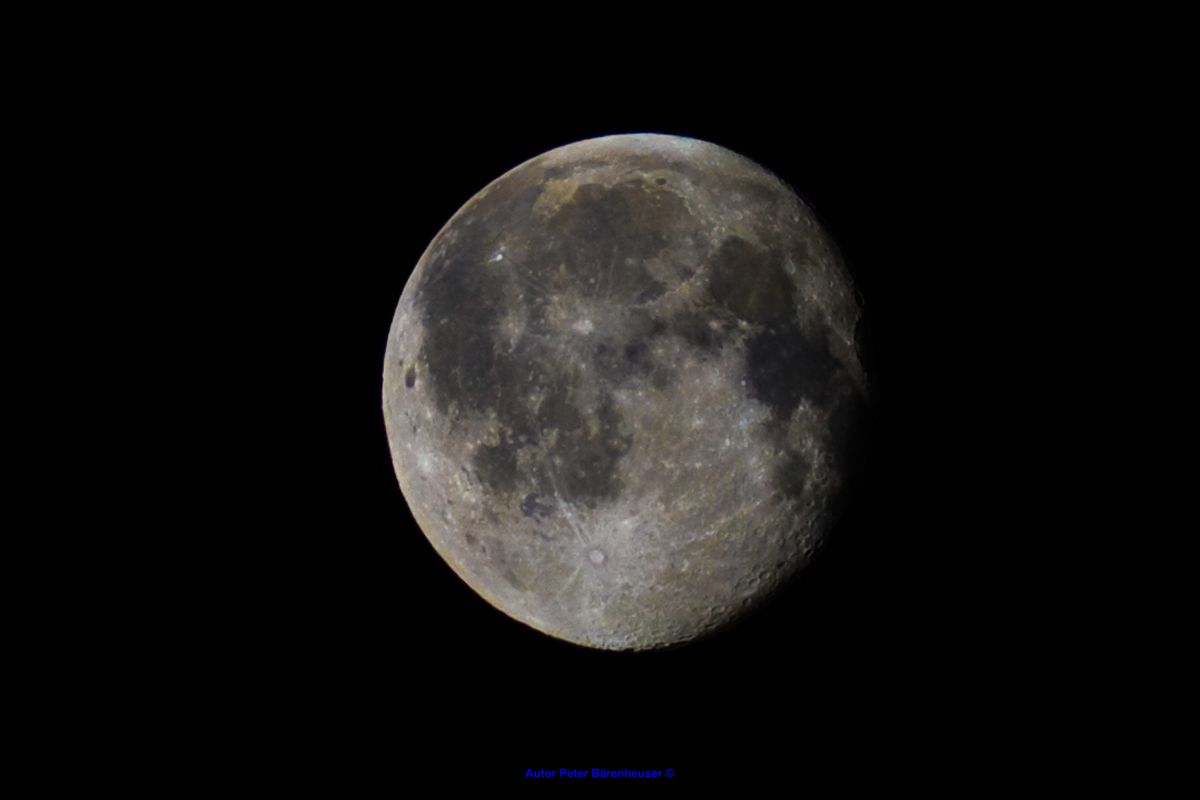 Mond kurz vor zwei