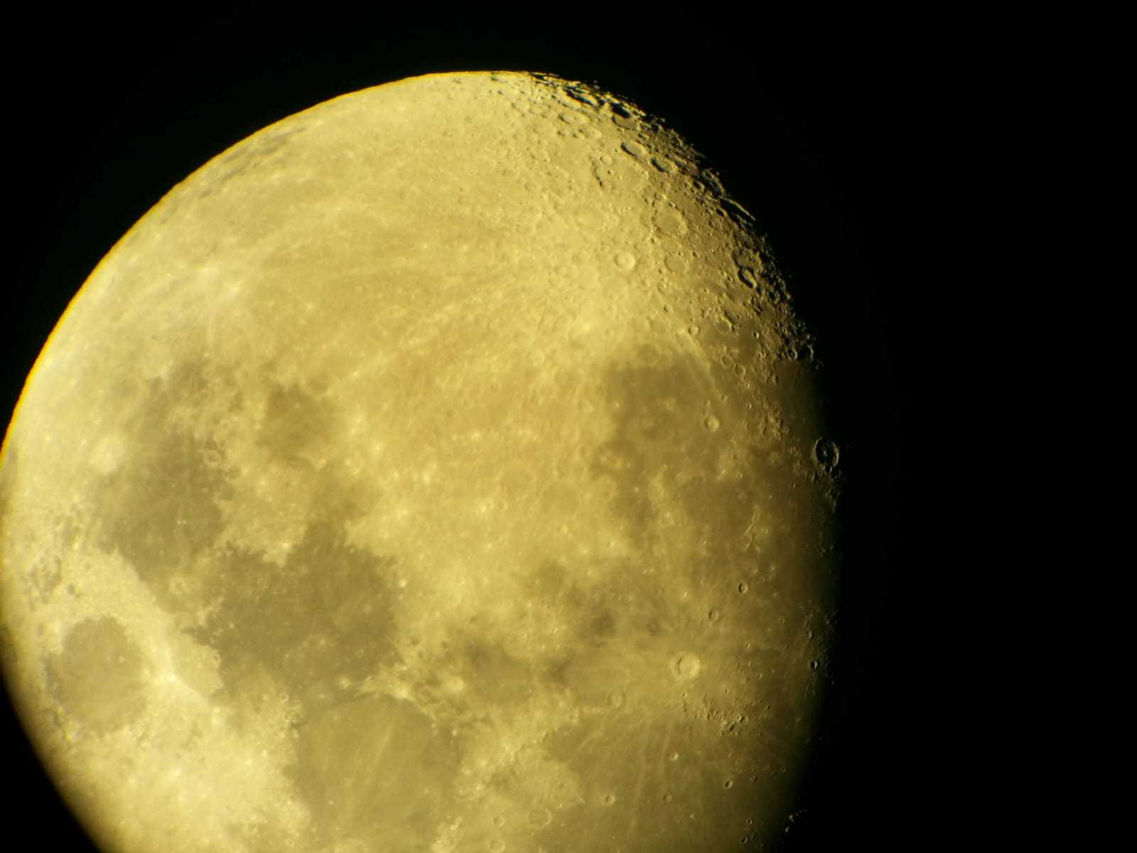 Mond mit einfachen Mitteln