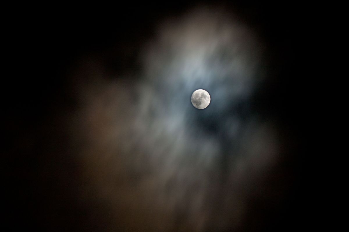 Mond mit Hof am 07-01-2012